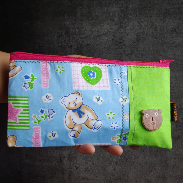 Bi Colour Pouch for Kids 2 https://chaturango.com/bi-colour-multipurpose-pouch-kids-bear/
