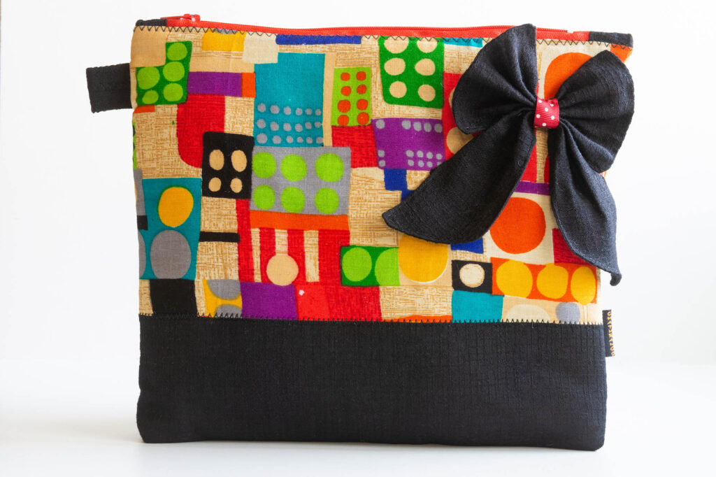 Black Bow Pouch 5 S https://chaturango.com/which-quirky-gift-ideal-on-womens-day/