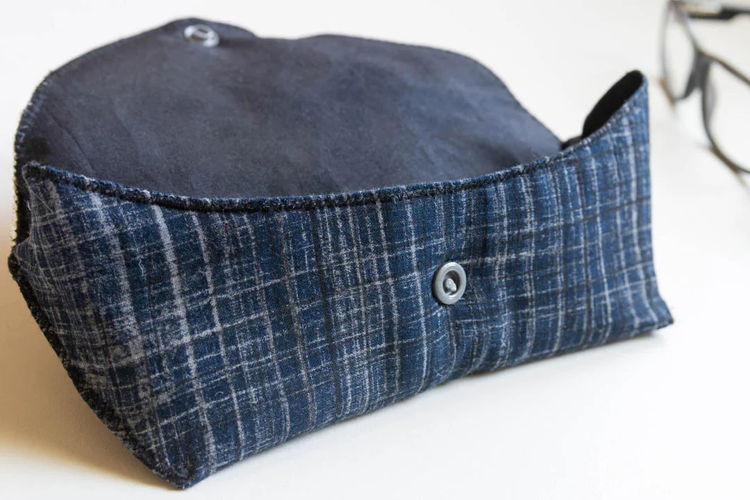 Eyeglass and Sunglass Pouch - White and Black - Image 2