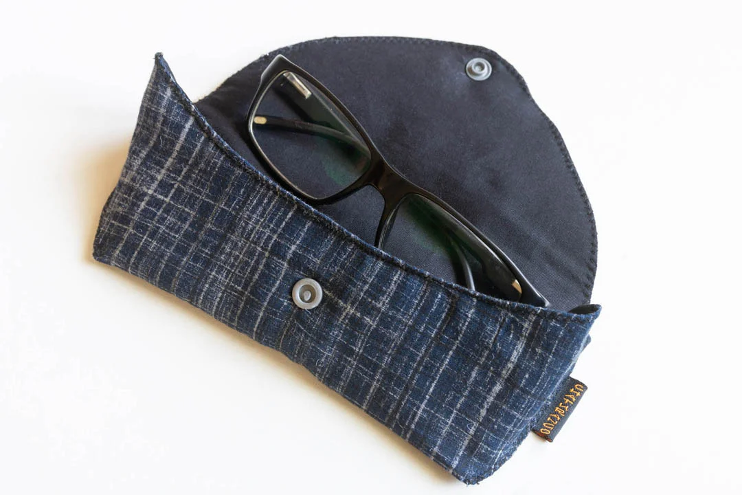 Eyeglass and Sunglass Pouch - White and Black - Image 4
