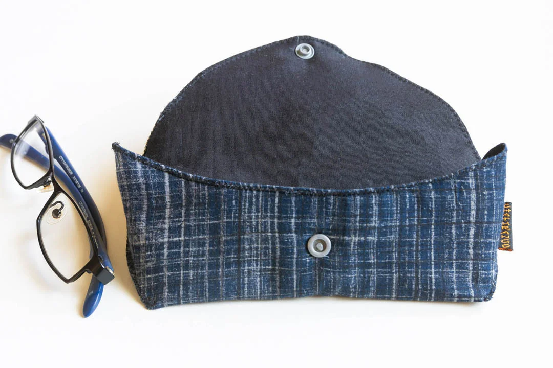 Eyeglass and Sunglass Pouch - White and Black - Image 5