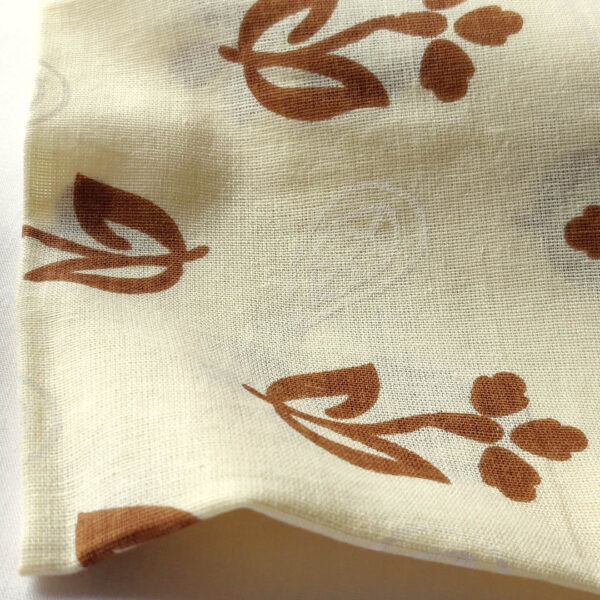 Fabric Cambric Brown White 2 https://chaturango.com/cotton-cambric-fabric-printed-brown-white/