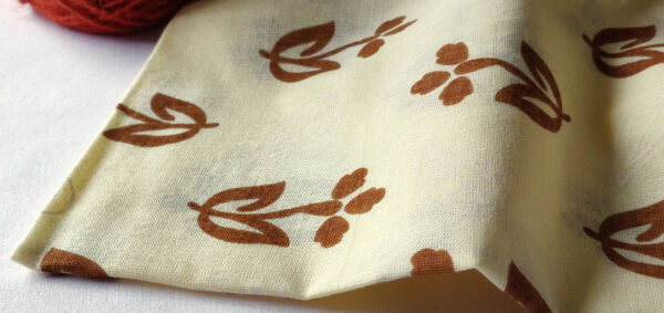 Fabric Cambric Brown White 3 https://chaturango.com/cotton-cambric-fabric-printed-brown-white/