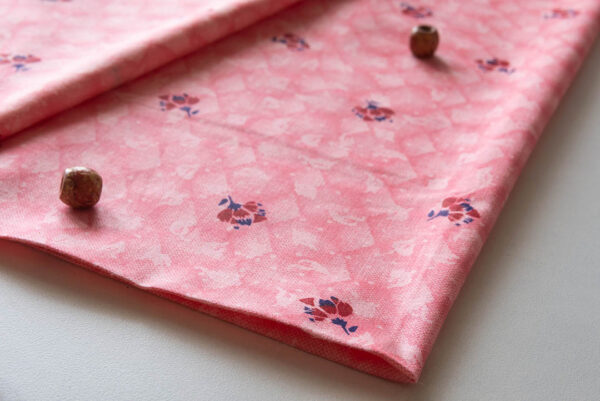 Fabric Dusty Pink Floral 4 https://chaturango.com/cotton-fabric-online-dusty-pink-floral/