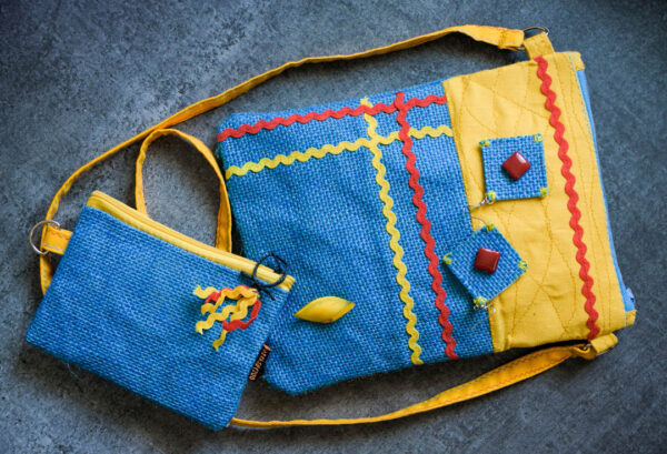 Handbag Jute Ric Rac Blue Yellow 2 https://chaturango.com/jute-crossbody-bag-blue-yellow-ric-rac/