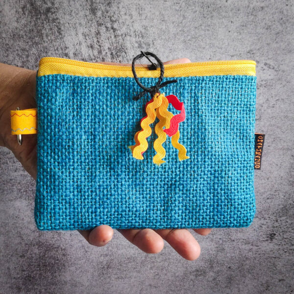 Handbag Jute Ric Rac Blue Yellow 4 https://chaturango.com/jute-crossbody-bag-blue-yellow-ric-rac/