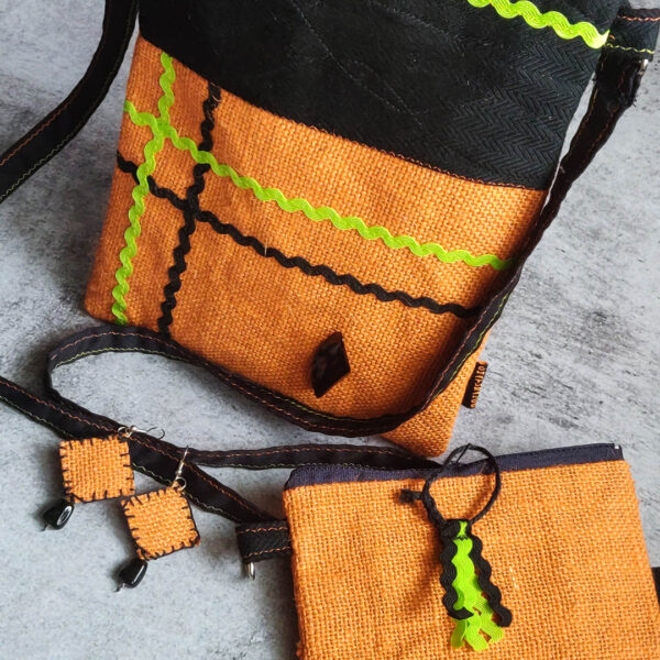 Handbag Jute Ric Rac Orange Black 2 https://chaturango.com/jute-crossbody-bag-for-women-orange-black/