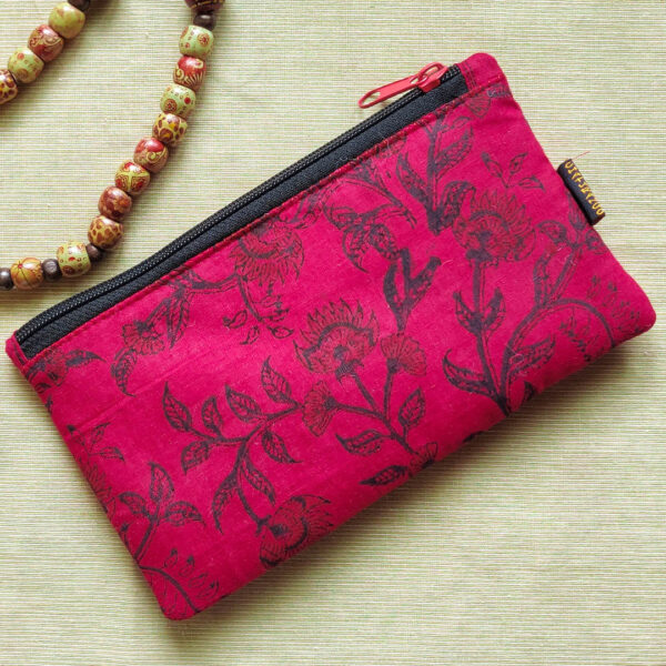 Slim Pouch Red Black Floral 2 https://chaturango.com/slim-pouch-red-and-black-floral-print/