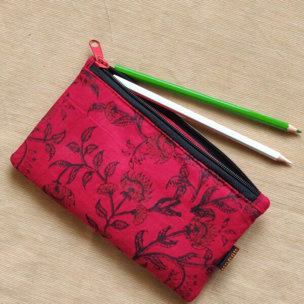 Slim Pouch Red Black Floral 3 https://chaturango.com/slim-pouch-red-and-black-floral-print/