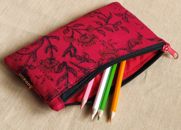Slim Pouch Red Black Floral 5 https://chaturango.com/slim-pouch-red-and-black-floral-print/