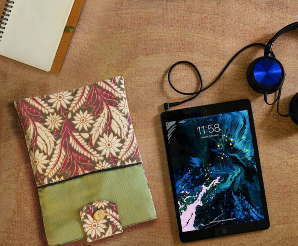 Tablet iPad Sleeve Kalamkari 1 https://chaturango.com/fabric-tablet-ipad-sleeve-kalamkari-flower/