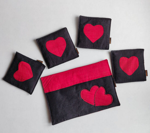Coaster Red Black Heart 2 https://chaturango.com/heart-theme-red-coaster-set/