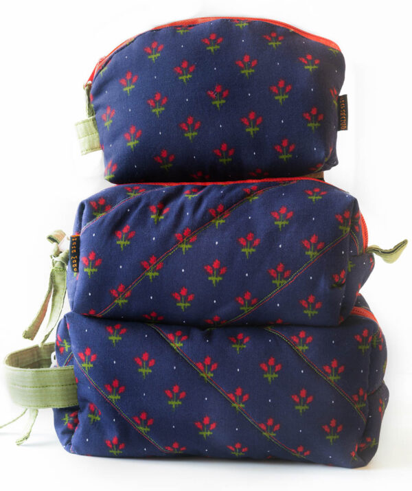 Pouch Boxy Royal Blue Red Floral 1 https://chaturango.com/boxy-pouch-set-red-floral-on-royal-blue/