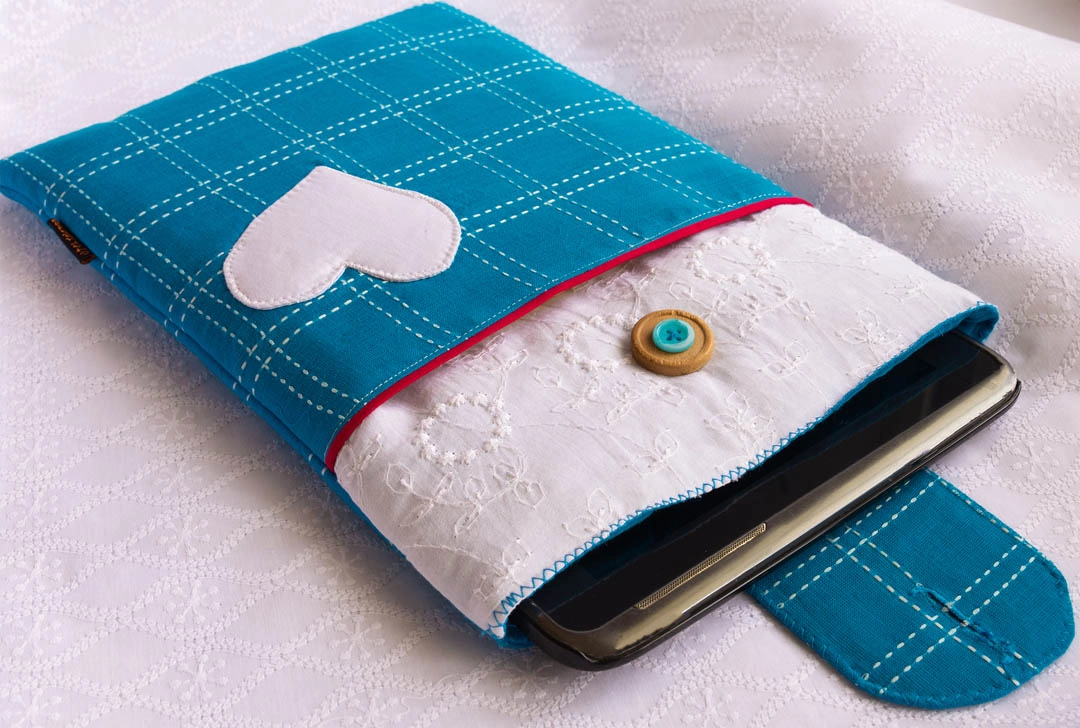 Fascinating Blue iPad Sleeve made of fabric - Image 2
