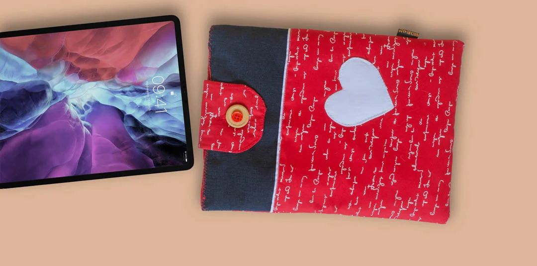 Attractive soft red tablet sleeve