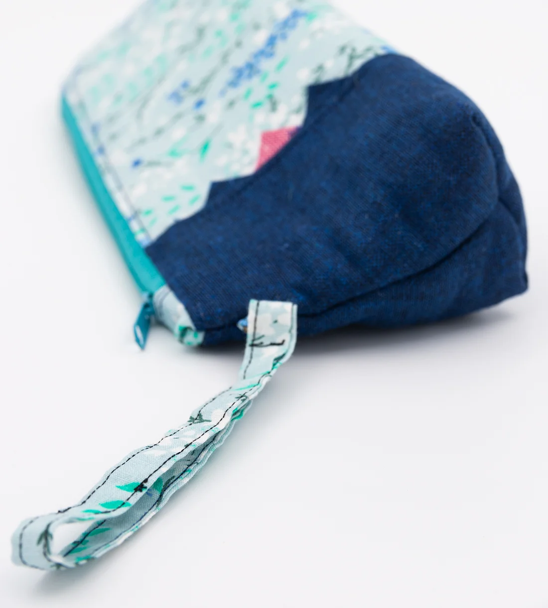 Amour Makeup Pouch for 21st Century Luxury - Dual Tone Blue 4 Amour Makeup Pouch for 21st Century Luxury - Dual Tone Blue - Image 4